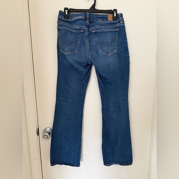 American Eagle Outfitters Women's Mid Wash Blue Jeans - Picture 2 of 5